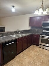 Building Photo - 1330 Reedpoint Dr