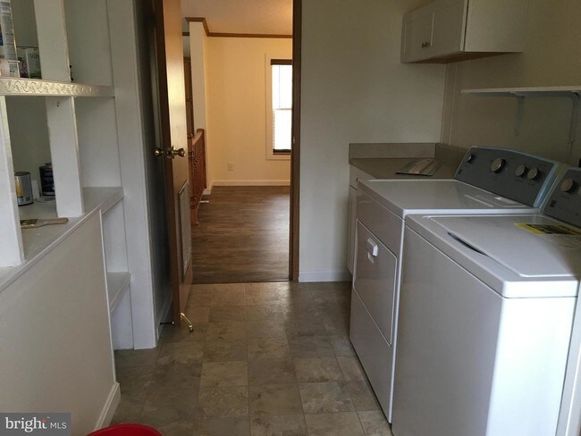 Building Photo - 39825 Persimmon Creek Rd