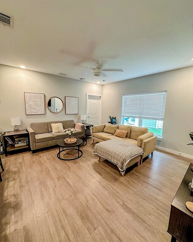 Sala de estar 4x4 - College Vue on University