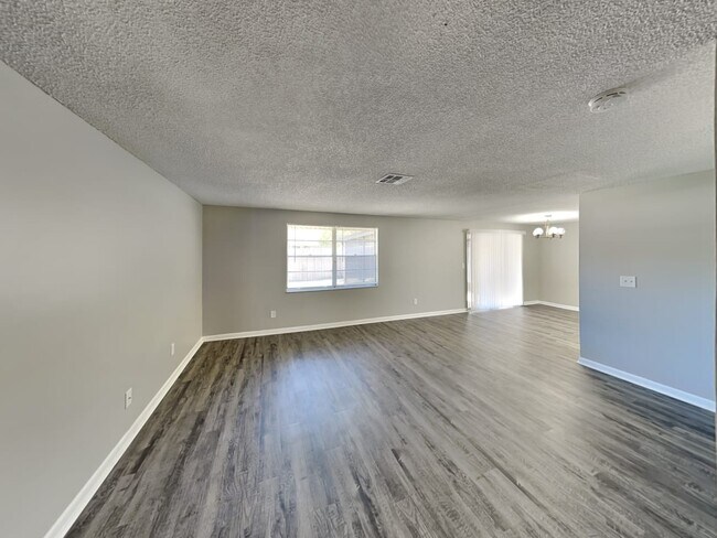 Building Photo - 7002 Almendariz Way