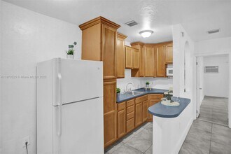 Building Photo - 1860 Venice Park Dr