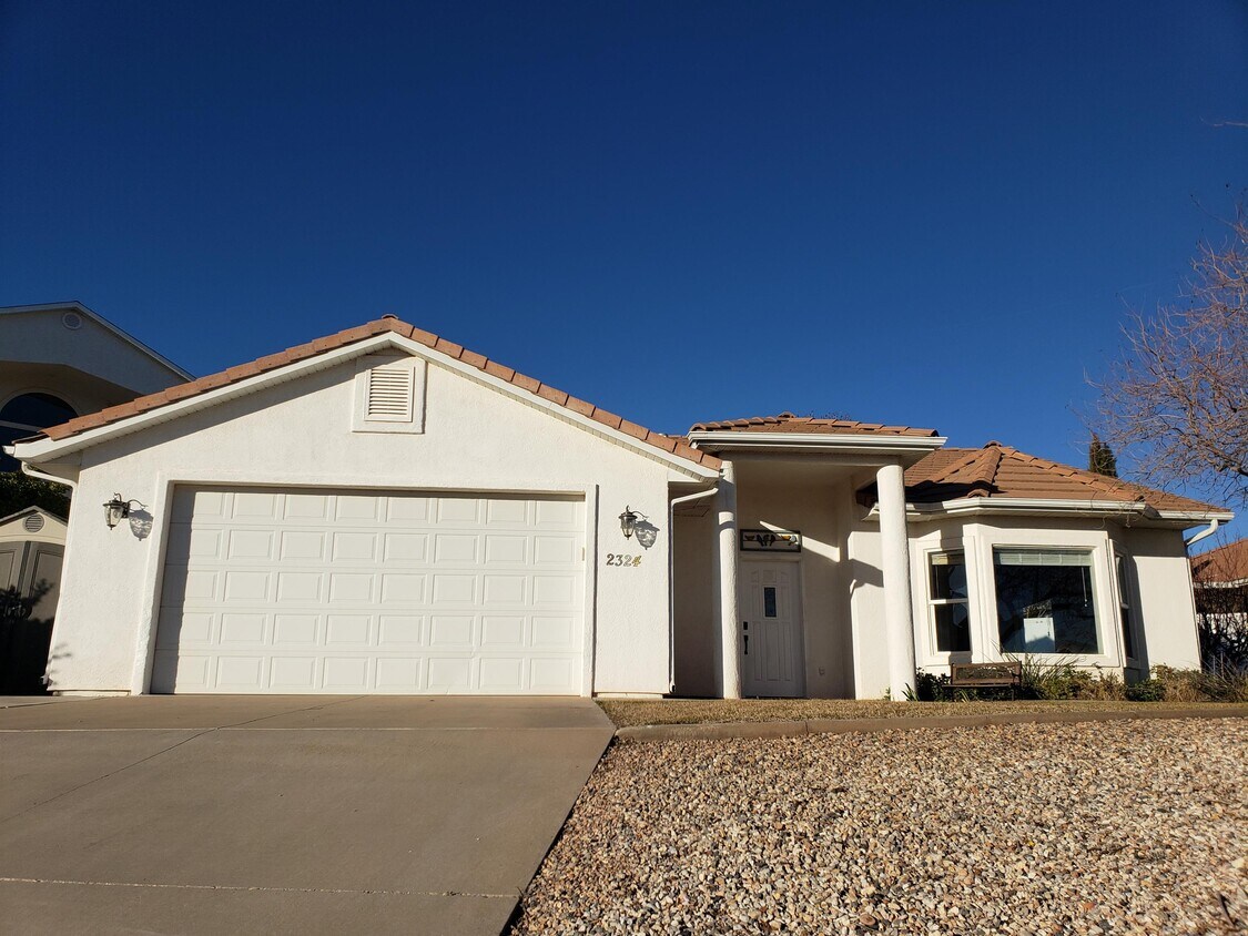 Primary Photo - 2324 Webb Cir