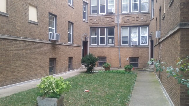 Photo - 5063 N Damen Ave