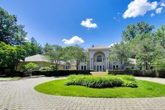 148 N Ahwahnee Rd