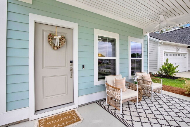 Building Photo - GORGEOUS 5 BEDROOM 3.5 BATH HOME IN HIGHLY DESIRABLE SAVANNAH QUARTERS.