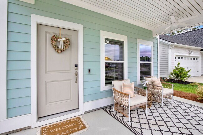 Foto del edificio - GORGEOUS 5 BEDROOM 3.5 BATH HOME IN HIGHLY DESIRABLE SAVANNAH QUARTERS.
