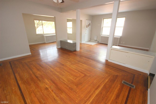 Building Photo - 3 br, 1.5 bath  - 2707 Tilbury Ave 2707