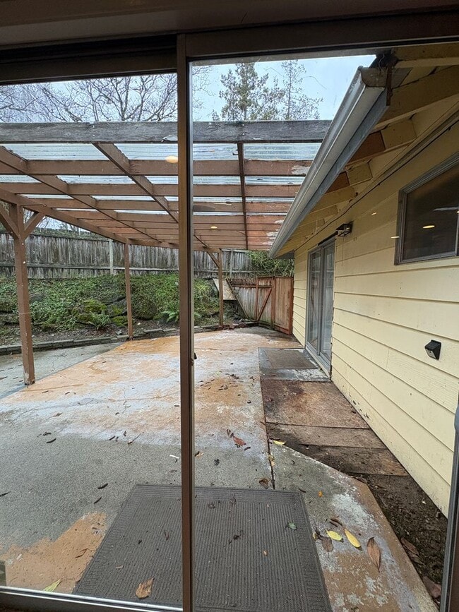 Foto del edificio - 4 Bedroom 1.5 Bathroom House In Bellevue Lake Hills