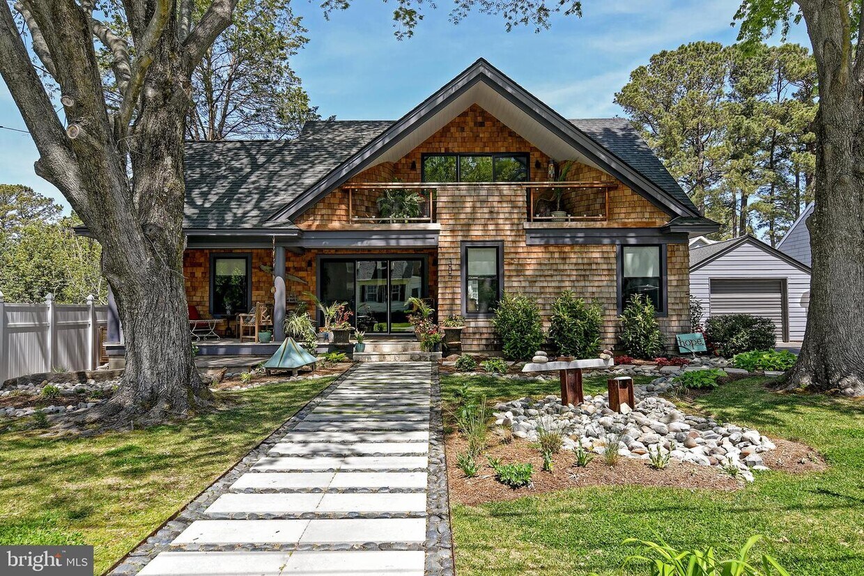 Primary Photo - 305 E Chew Ave