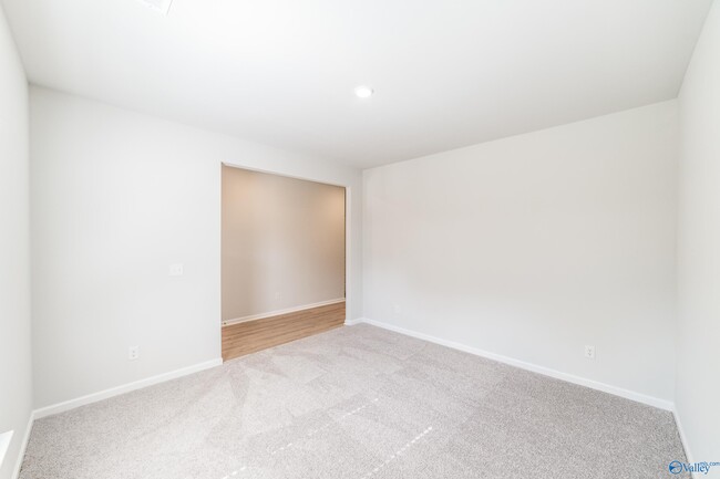 Building Photo - 14976 Greenleaf Dr