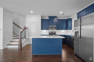 Building Photo - 1815 Edgehill Dr