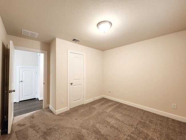 Foto del edificio - 10717 Madden Oaks Pl