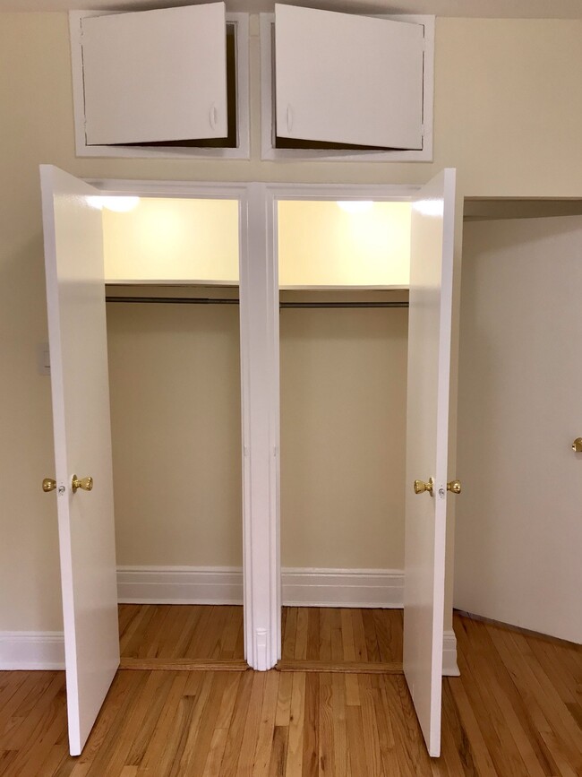 Building Photo - Lenox Hill two-bedroom