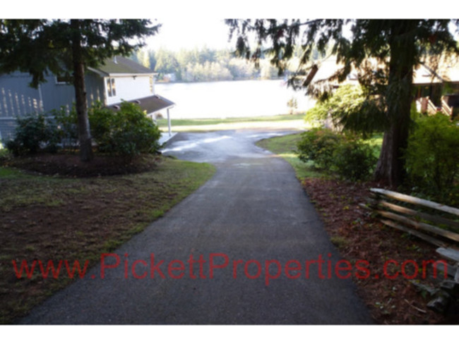 Building Photo - Waterfront on Lake Symington