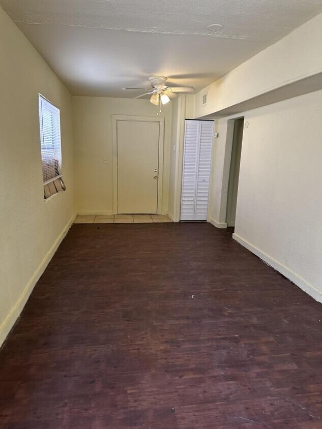 Building Photo - 3 bedroom in Jacksonville FL 32209
