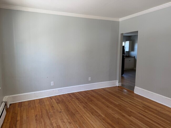 Building Photo - 1038 Main St