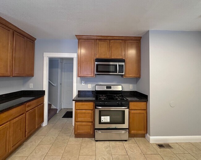 Foto del edificio - 2 Bed 1 Bath House in Oakland - Coming soo...