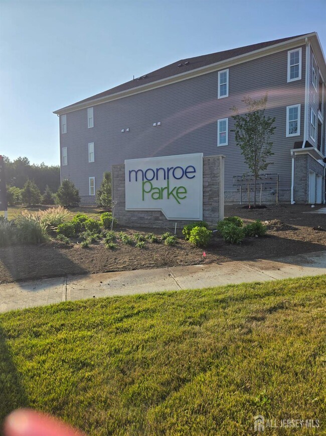 Foto del edificio - 28211 Radford Ct