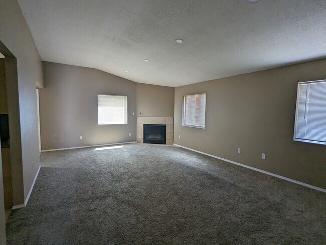 Building Photo - 2200 Dry Gulch St SW