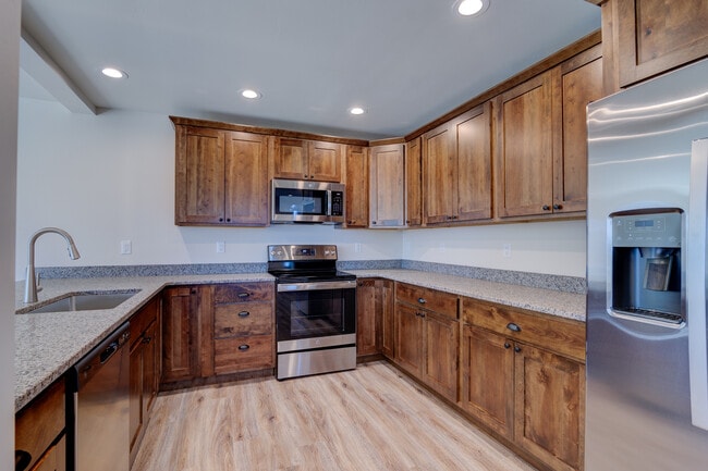 Cocina - 710 Black Diamond St