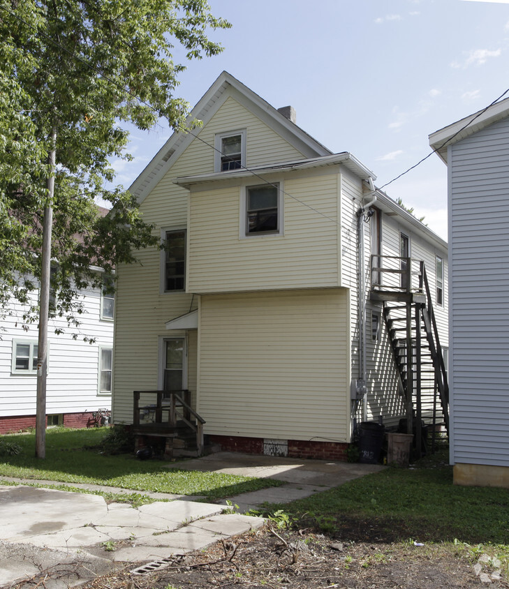 Building Photo - 1808 Racine St