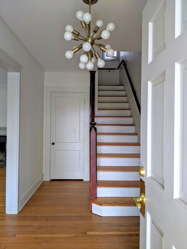Foto principal - 2387 Woodmere Dr