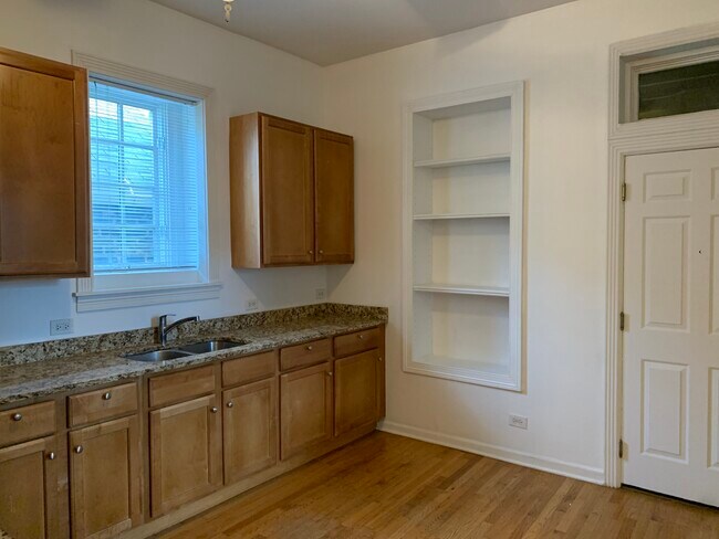 Big kitchen - 1906 S Union Ave