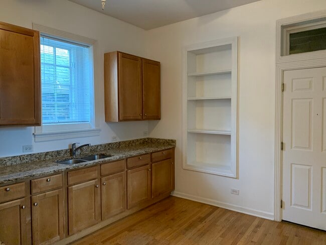 Big kitchen - 1906 S Union Ave