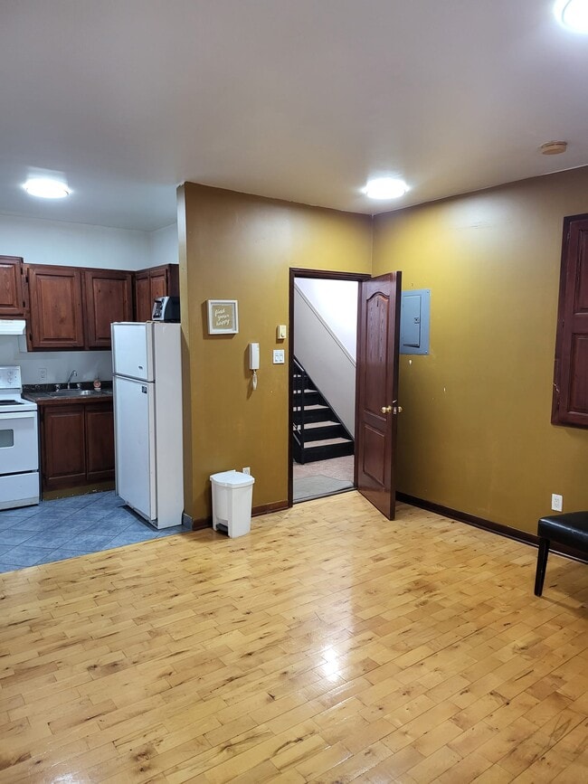 Building Photo - 4399 Boul Saint-Laurent