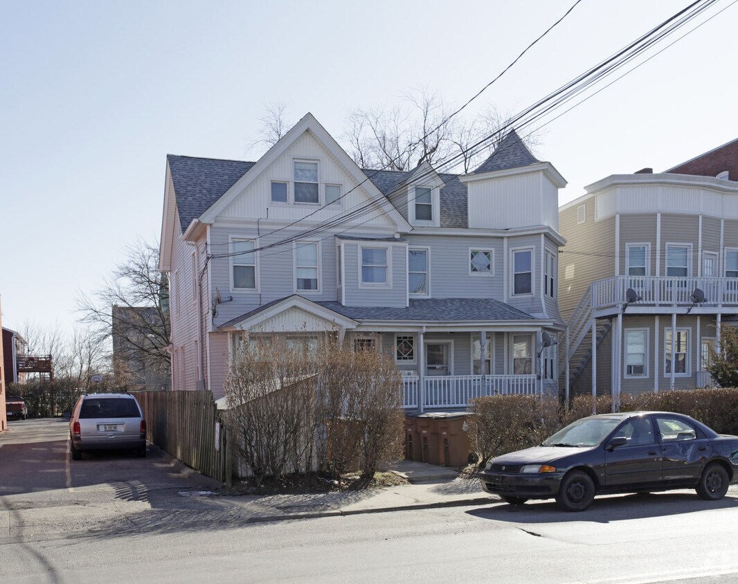 Primary Photo - Rooming House - Not Commercial
