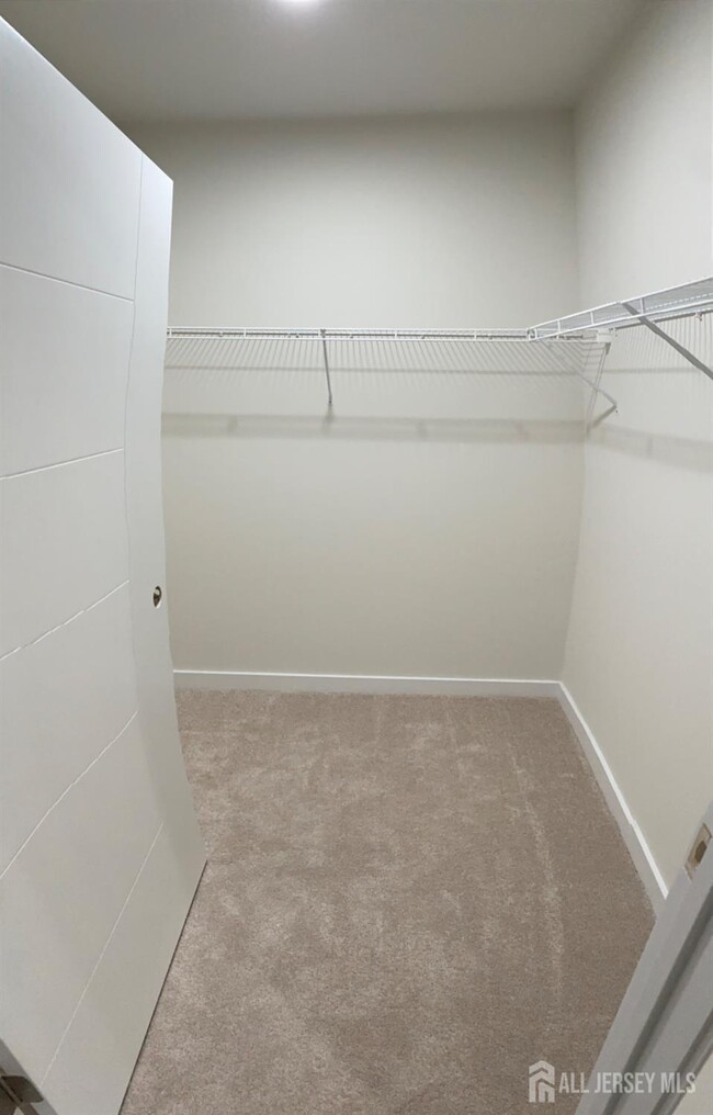 Building Photo - 611 Lorhan Dr