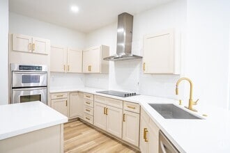 Building Photo - 7625 Shadow Wood Dr