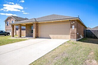 Building Photo - 1009 Ranchero Rd