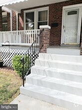 Building Photo - 1618 D St NE