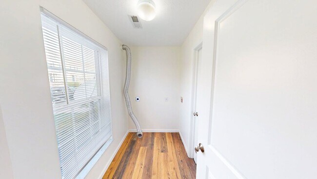 Building Photo - 5288 Royal Arch Cascade Dr