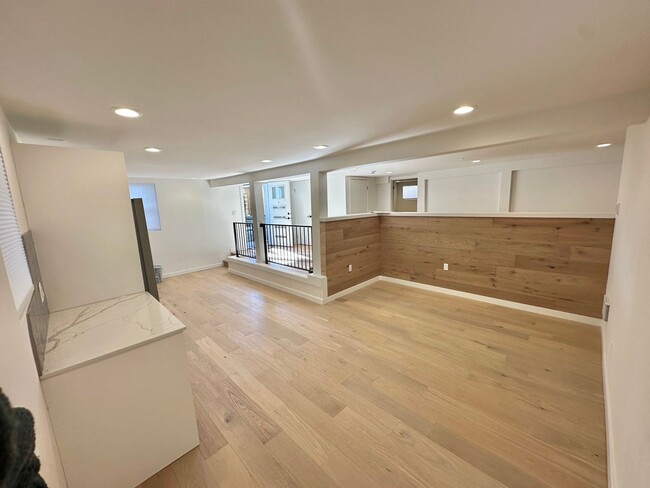 Interior Photo - Caroline