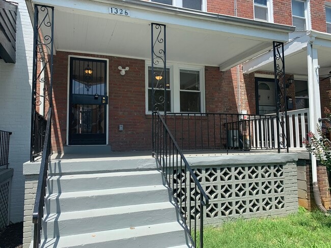 Building Photo - 1326 Holbrook Street, NE