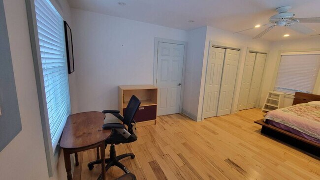 Foto del edificio - 4872 River Rd