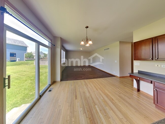 Building Photo - 1007 Angelica Cir