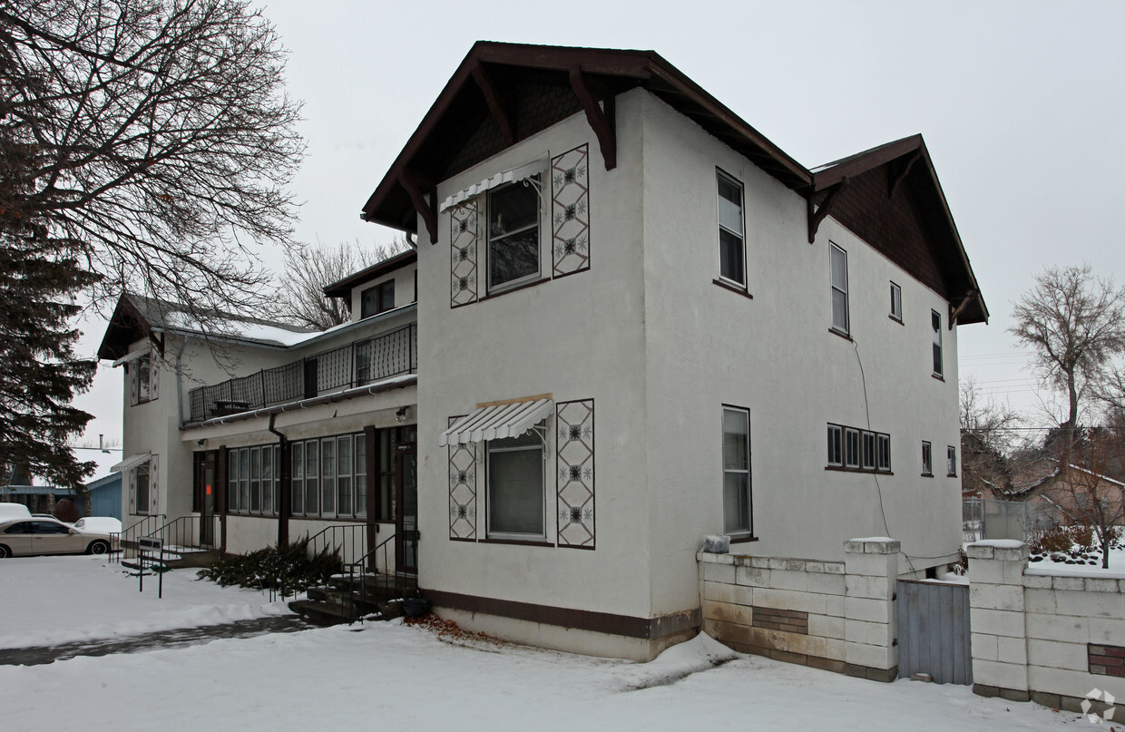 Primary Photo - 320-324 1st Ave E