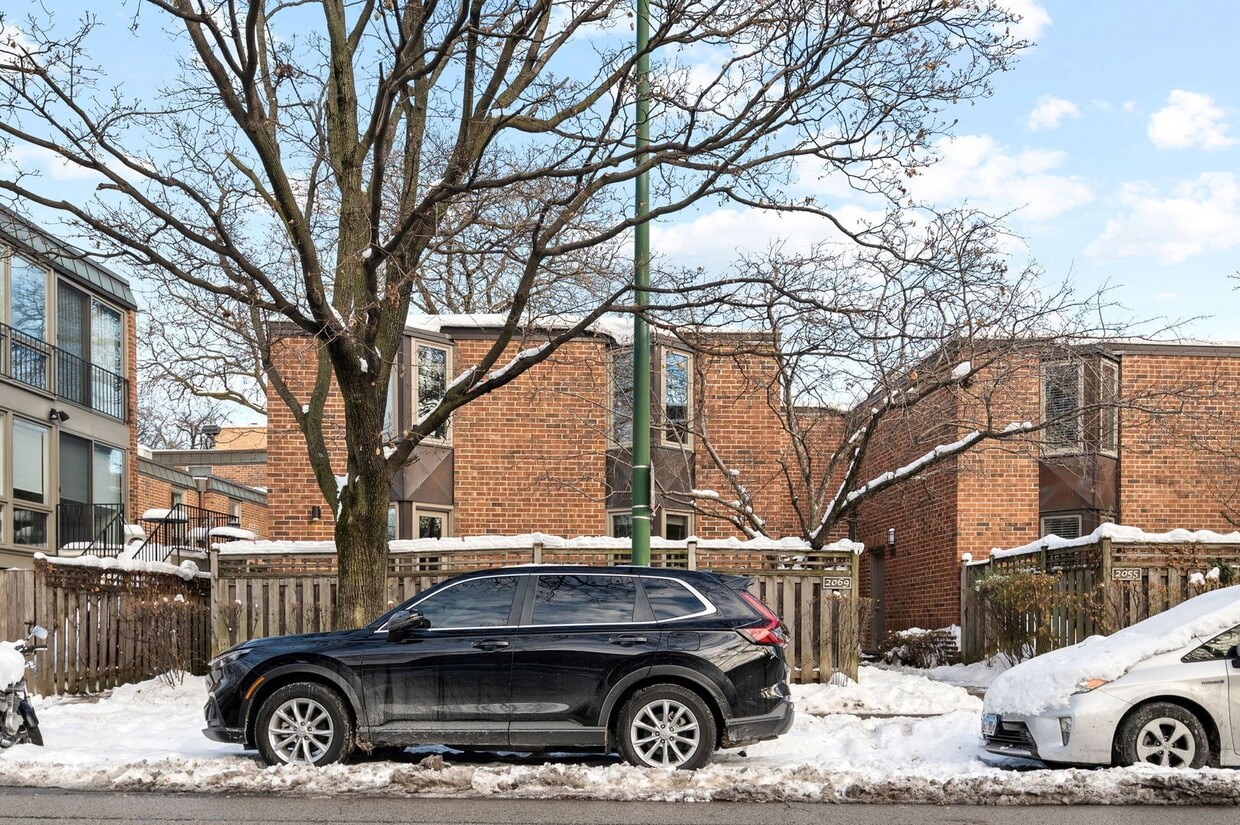 Foto principal - 2069 N Larrabee St