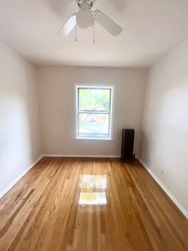 Foto del edificio - 4305 W Augusta Blvd