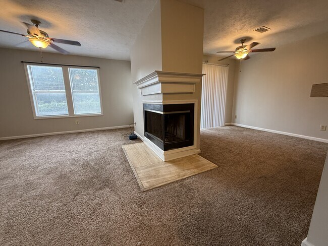 Building Photo - 979 Stewarts Creek Dr