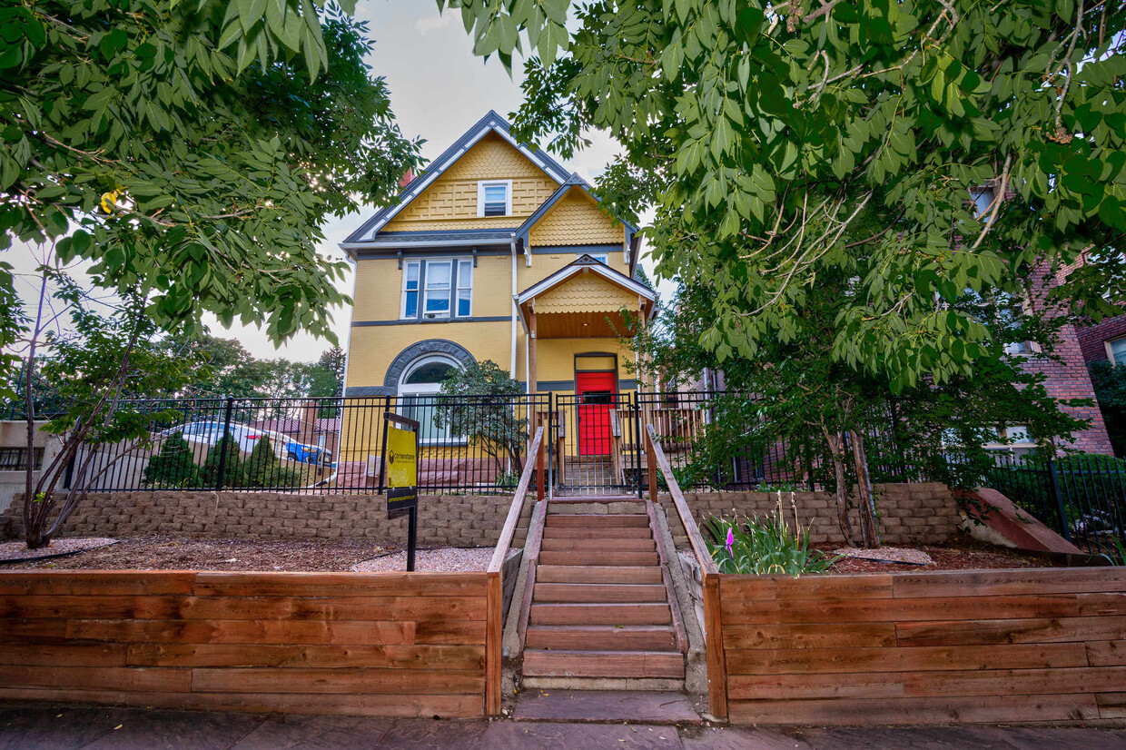 Primary Photo - The Yellow House