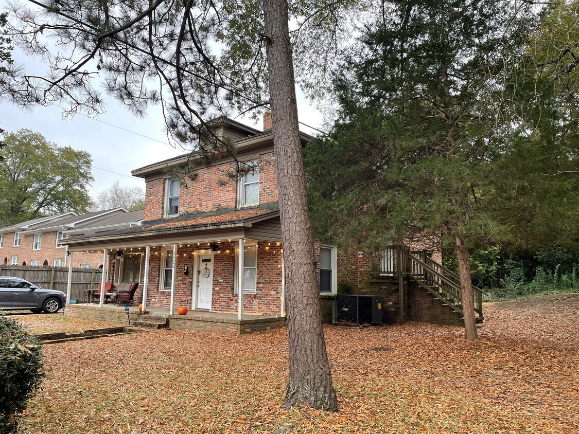 Building Photo - 2522 Lee St