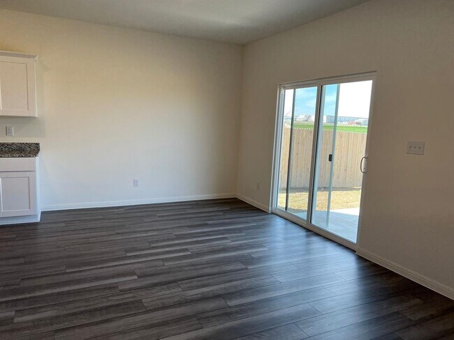 Building Photo - 624 Gemsbok Dr