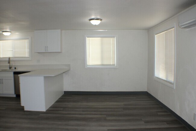 Foto del edificio - 22703 James St