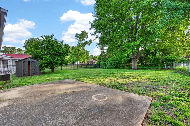 Building Photo - 2246 Bensonhurst Dr