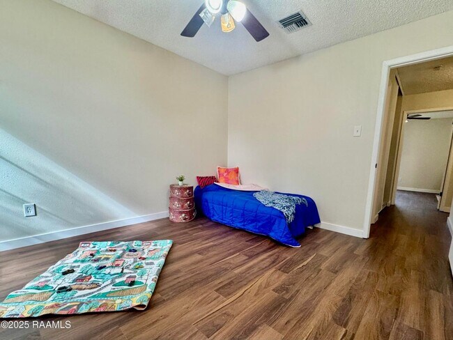 Foto del edificio - 2 bed,1.5 bath Rent