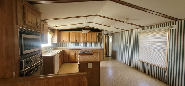 Foto del edificio - 3923 Jj St